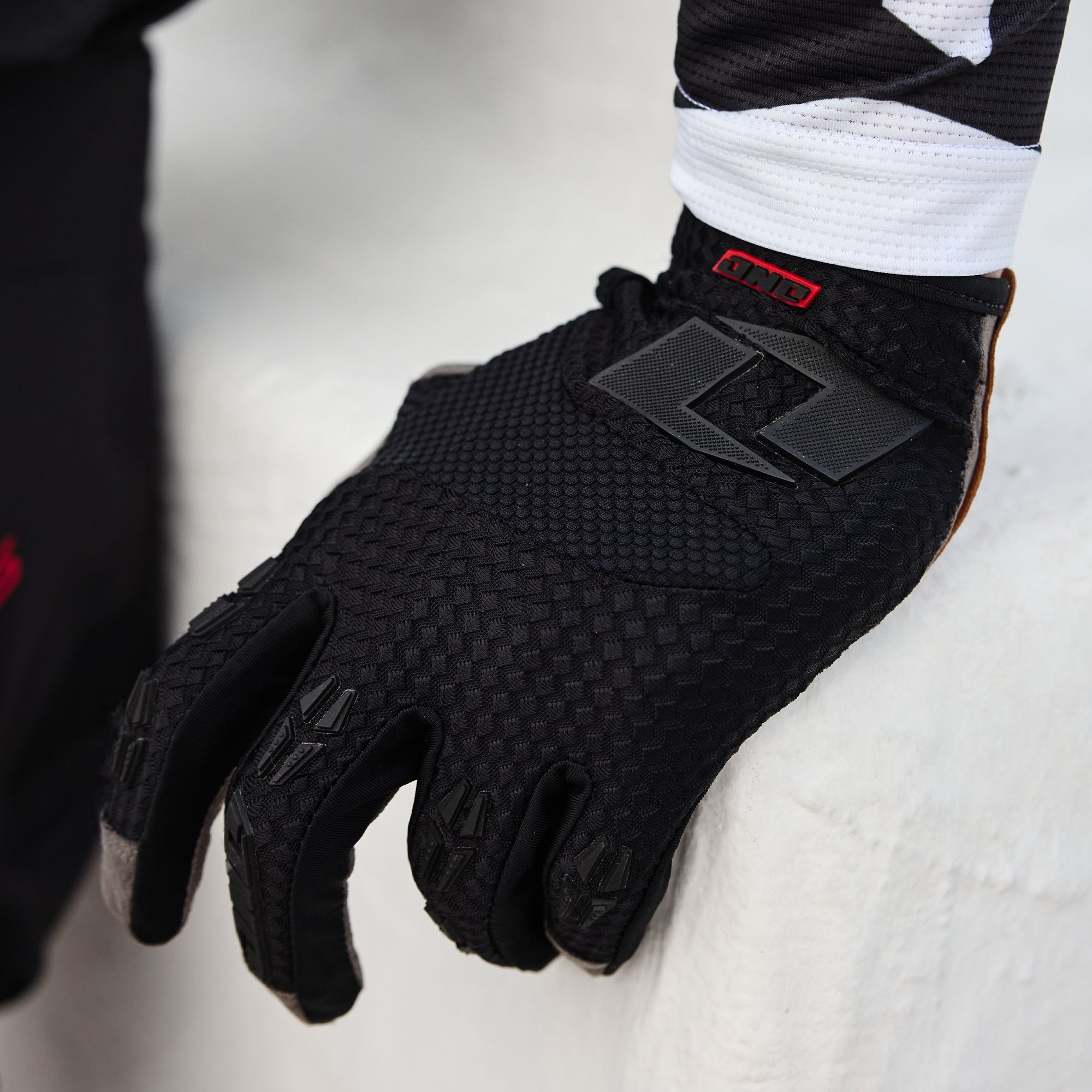 X -197 Glove - Core Black