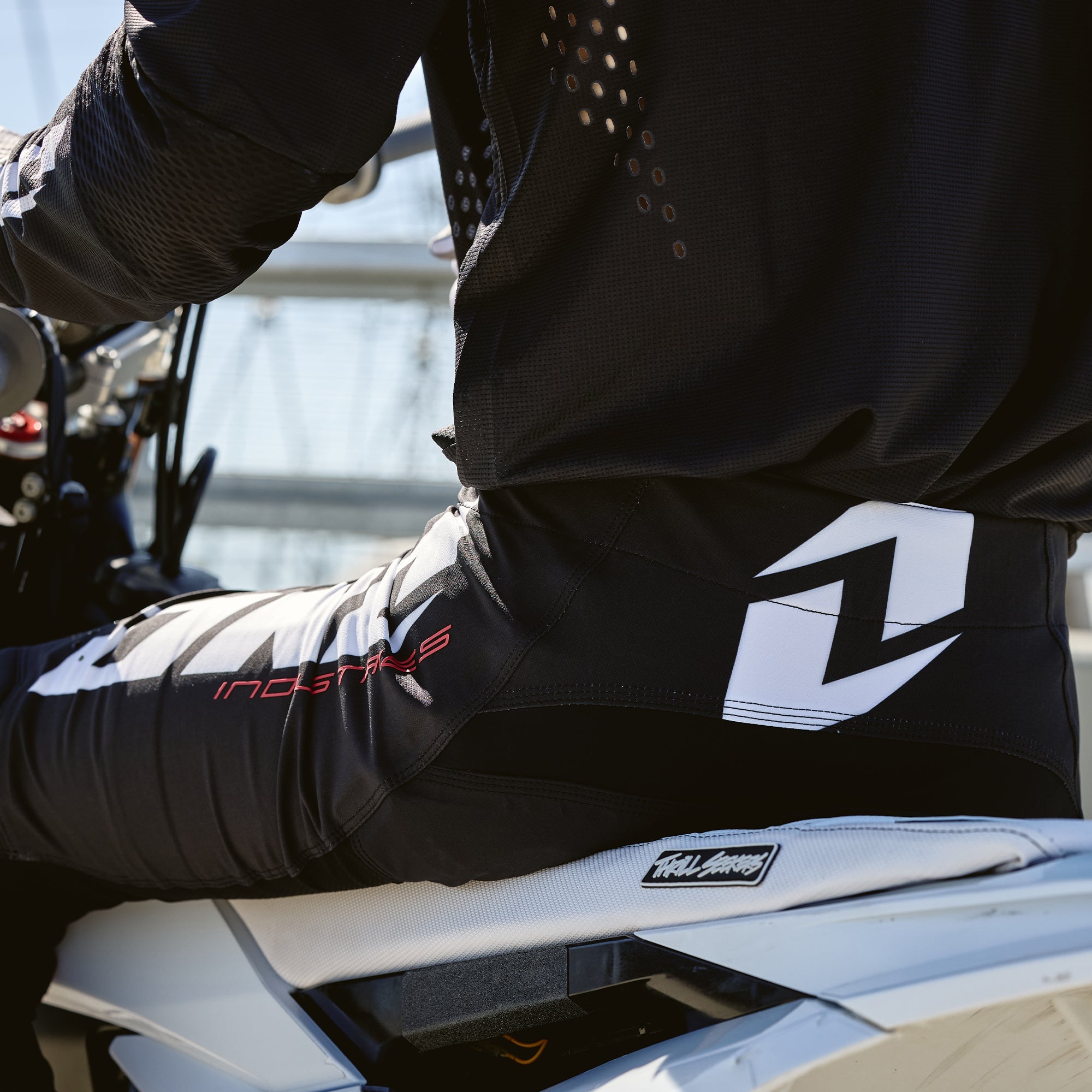 X -197 Pant - Uno Black