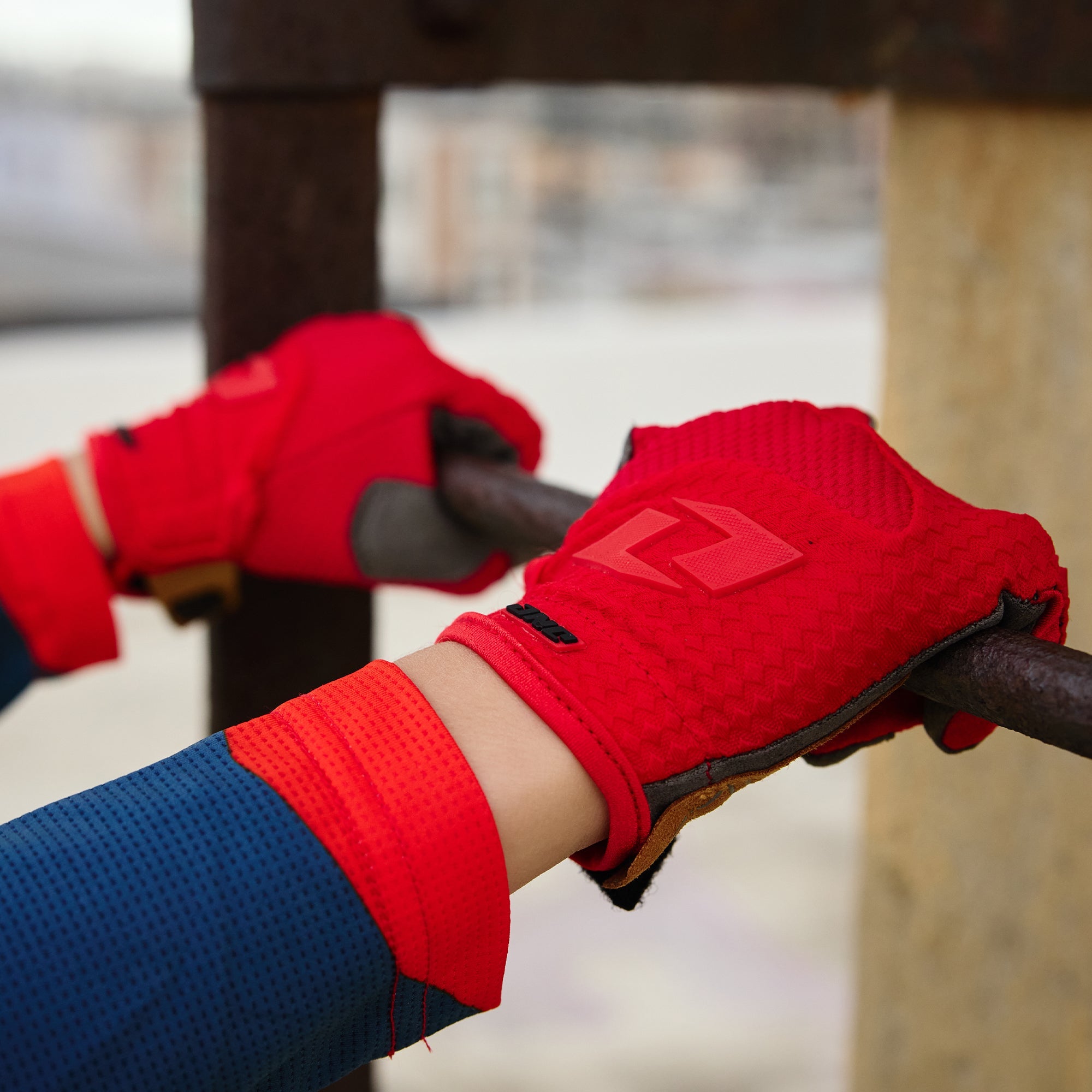 X -197 Youth Glove - stop red