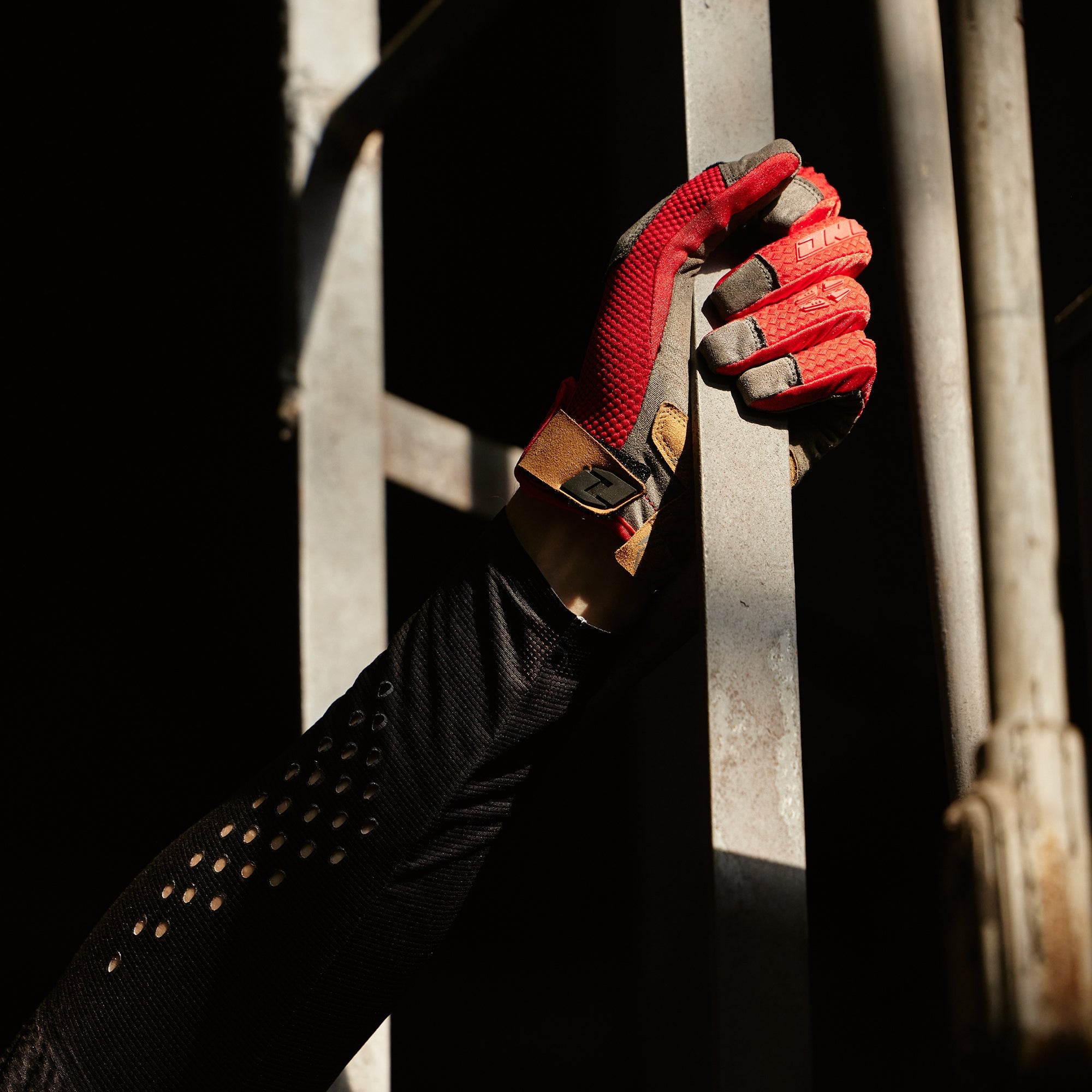 X -197 Glove - stop red